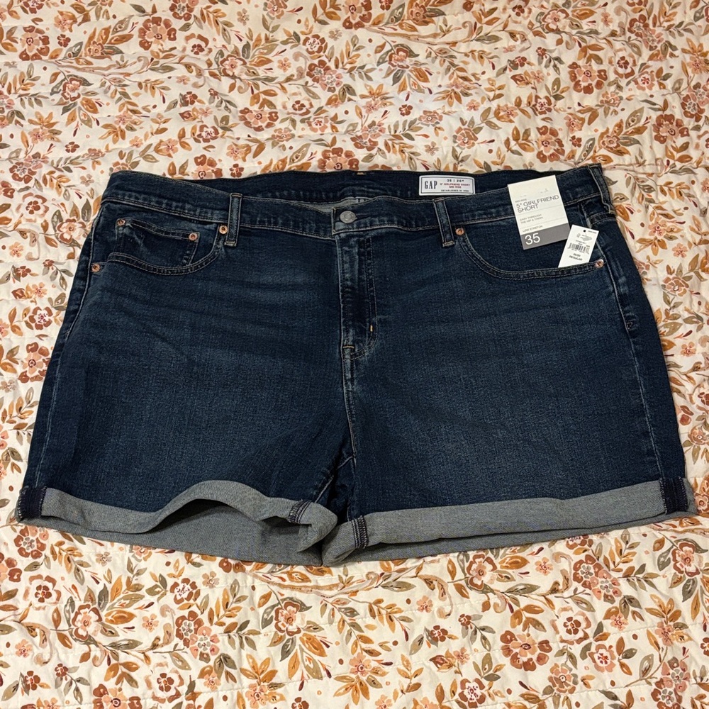 BNWT GAP 5” denim girlfriend short - size 35